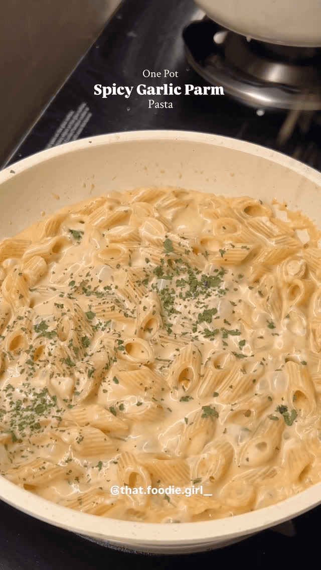 Pasta Picante al Ajo y Parmesano en una Sola Olla Thumbnail