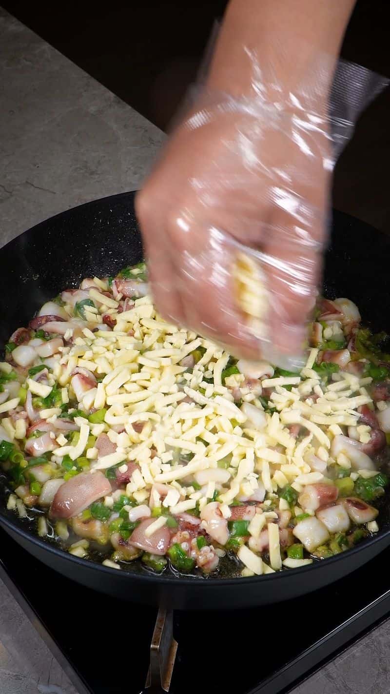 오징어 치즈파전 Thumbnail