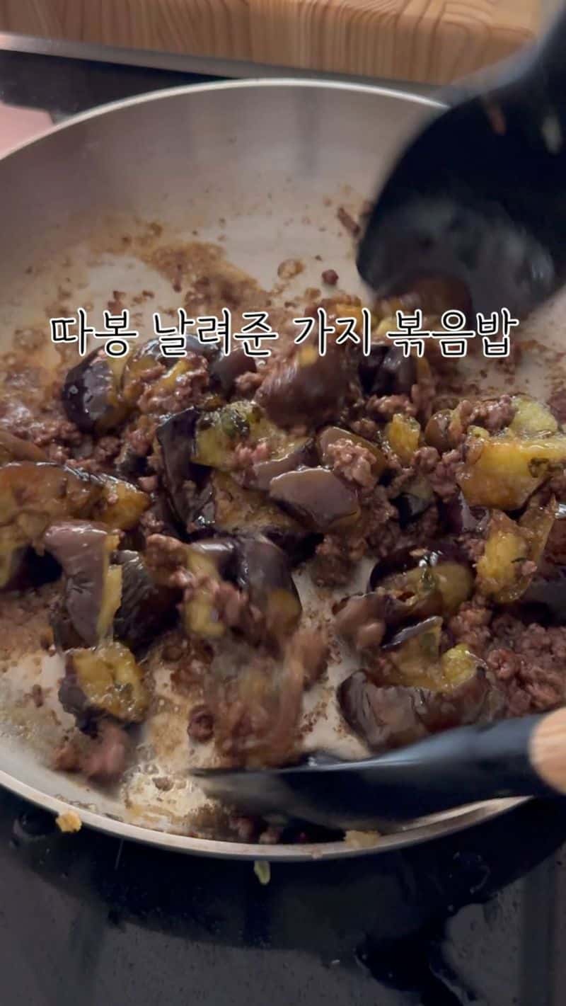 소고기 가지 볶음밥과 콩나물국 Thumbnail