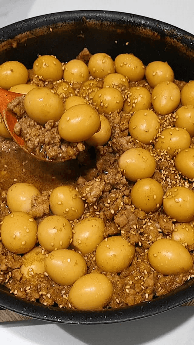 초간단 돼지 메추리알 장조림 Thumbnail