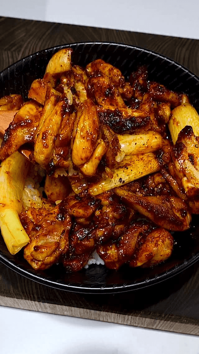 치밥 느낌의 닭다리살 덮밥 Thumbnail