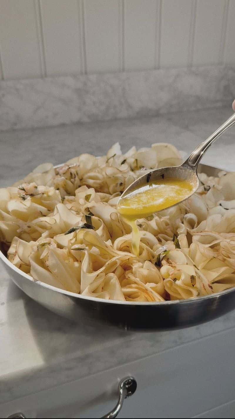 베어네이즈 버터를 곁들인 바삭한 감자 Thumbnail