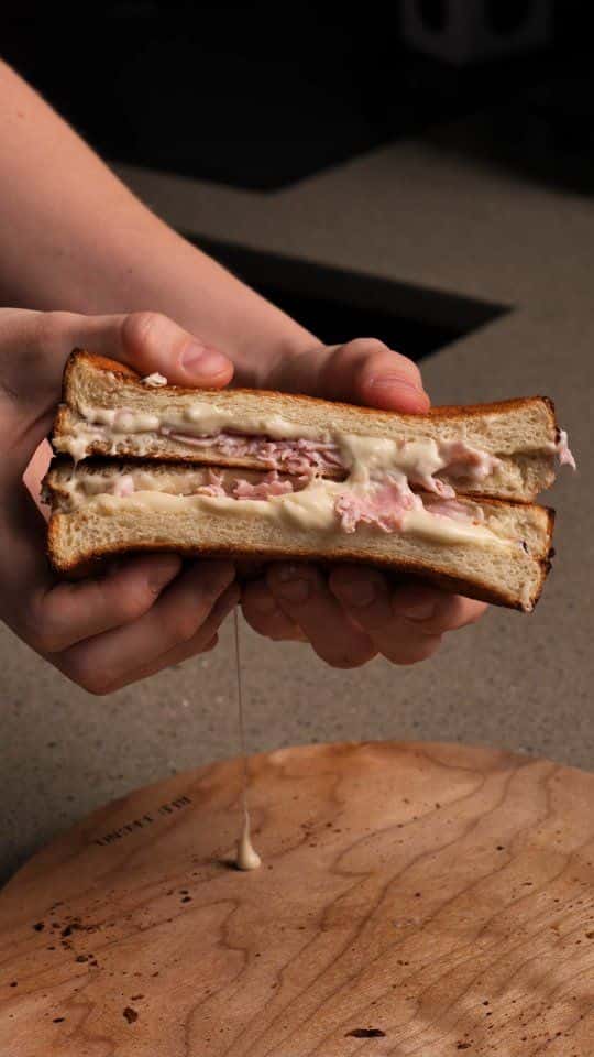 초간단 이탈리아식 프로슈토 치즈 토스트 Thumbnail