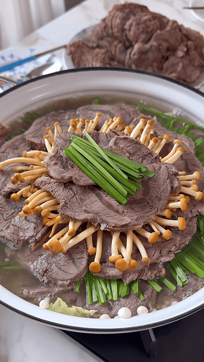 아롱사태 전골 Thumbnail