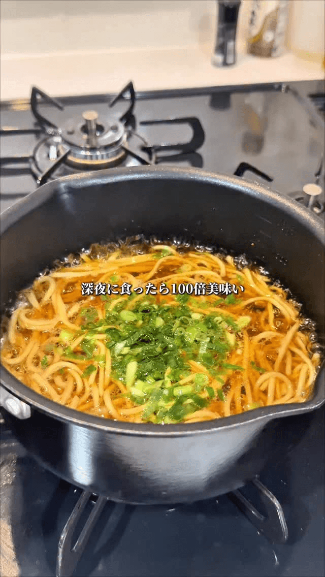 심야에 먹으면 100배 맛있는 배덕의 야식 소바 Thumbnail