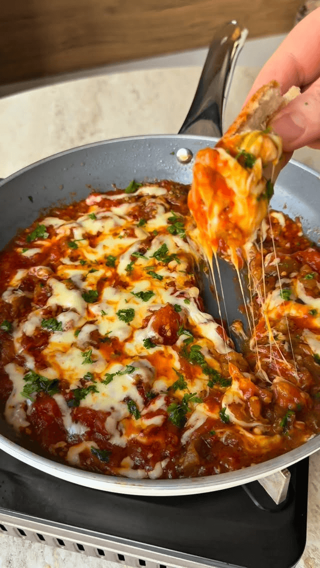 Frühstücksgericht mit Aubergine und Tomate Thumbnail