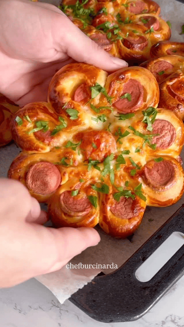 꽃 모양 소시지 빵 (치첵 포아차) Thumbnail