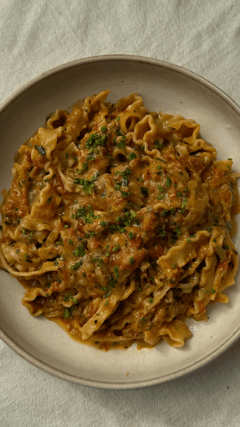 캐러멜라이즈드 양파와 브라운 버터 파스타 Thumbnail