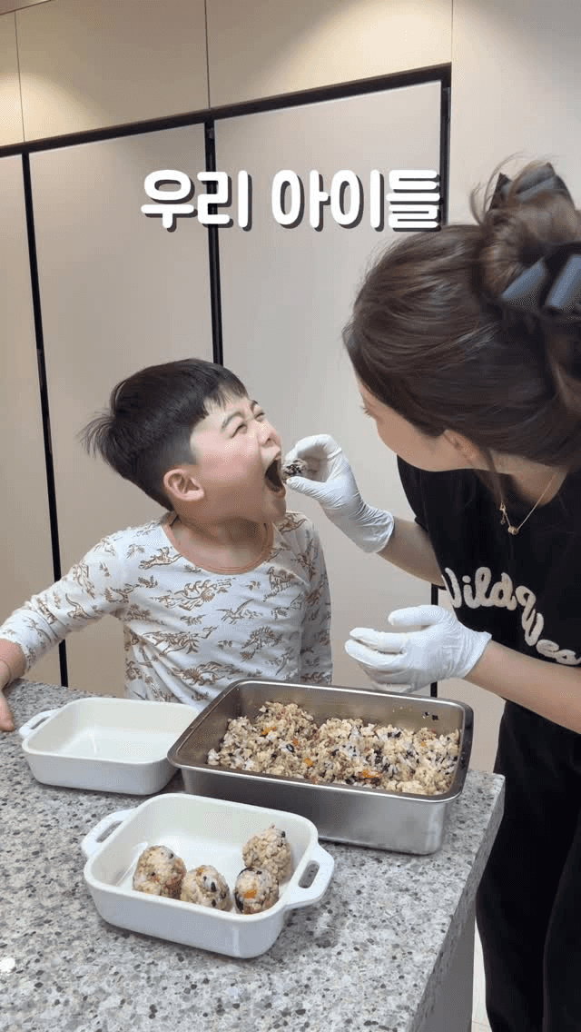 돼지고기 다짐육 주먹밥 Thumbnail