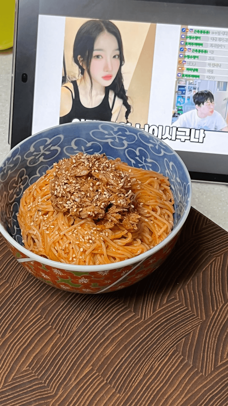 참치비빔국수 Thumbnail