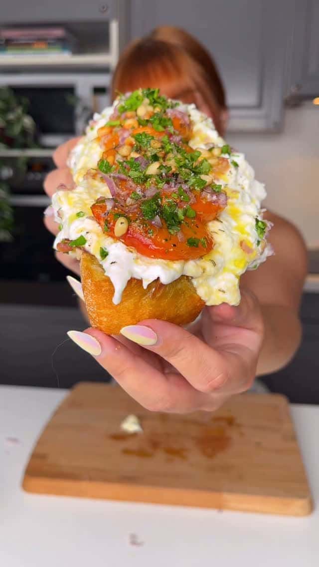 꿀 살구 부라타 잠봉 토스트 Thumbnail