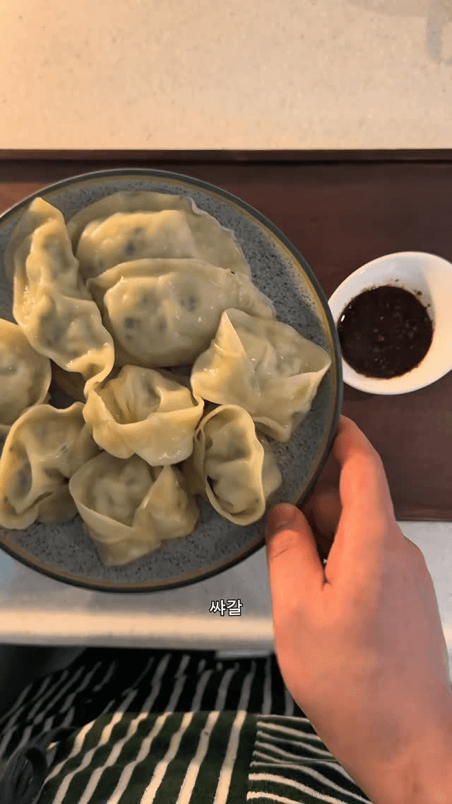 퇴근 후 여자친구를 위한 수제 만두 Thumbnail