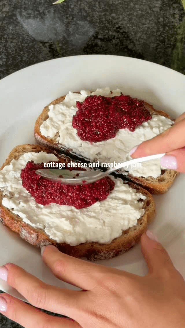 Proteinreicher Himbeer-Chia-Toast Thumbnail