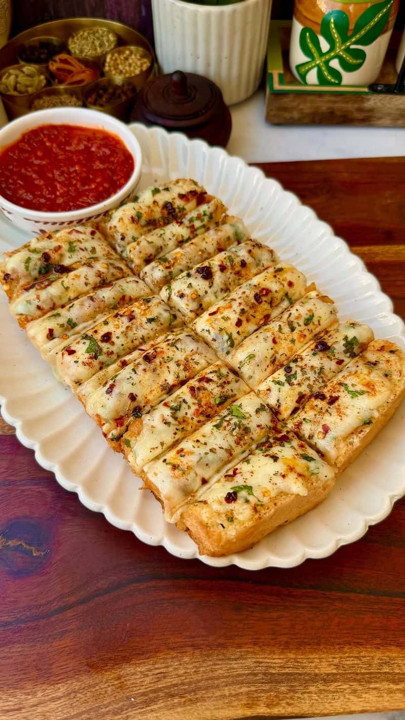 치즈 갈릭 브레드 Thumbnail