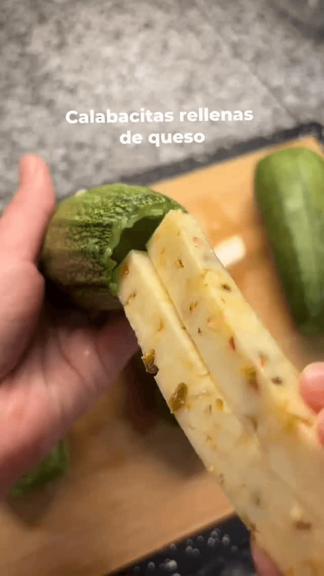 Calabacitas Rellenas de Queso Thumbnail