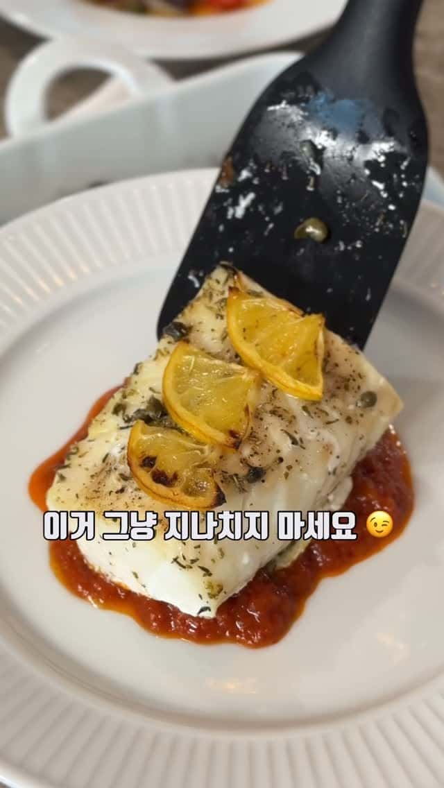 토마토 소스를 곁들인 오븐 대구 구이 Thumbnail