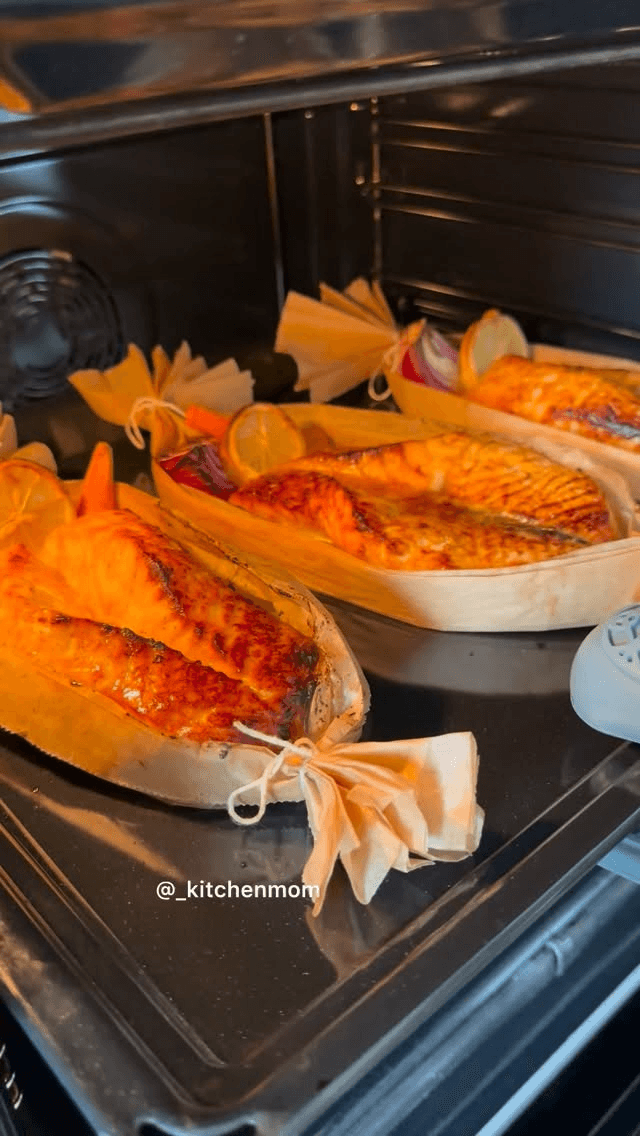 오븐에 구운 연어와 딜 크림 소스 Thumbnail