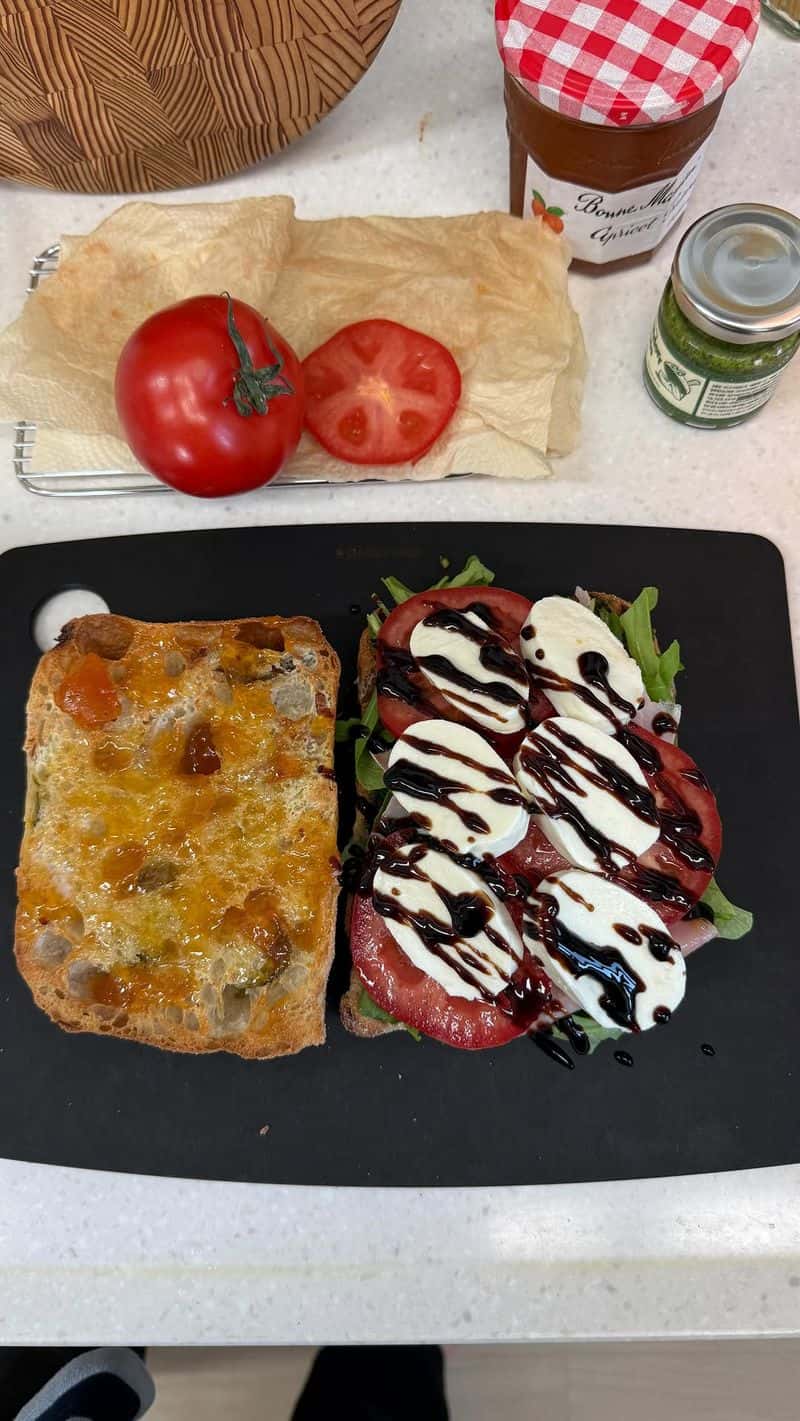 바질 토마토 샌드위치 Thumbnail