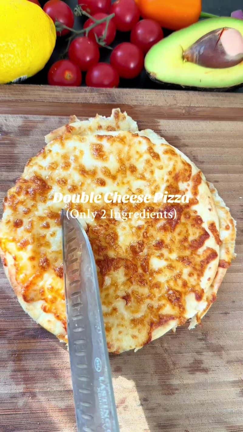 재료 단 2개로 만드는 더블 치즈 피자 Thumbnail