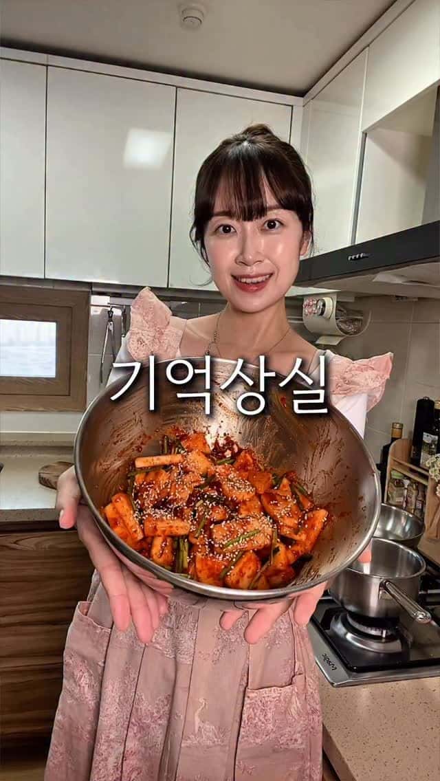 Boneless Galbitang (Beef Rib Soup) with Seokbakji (Radish Kimchi)