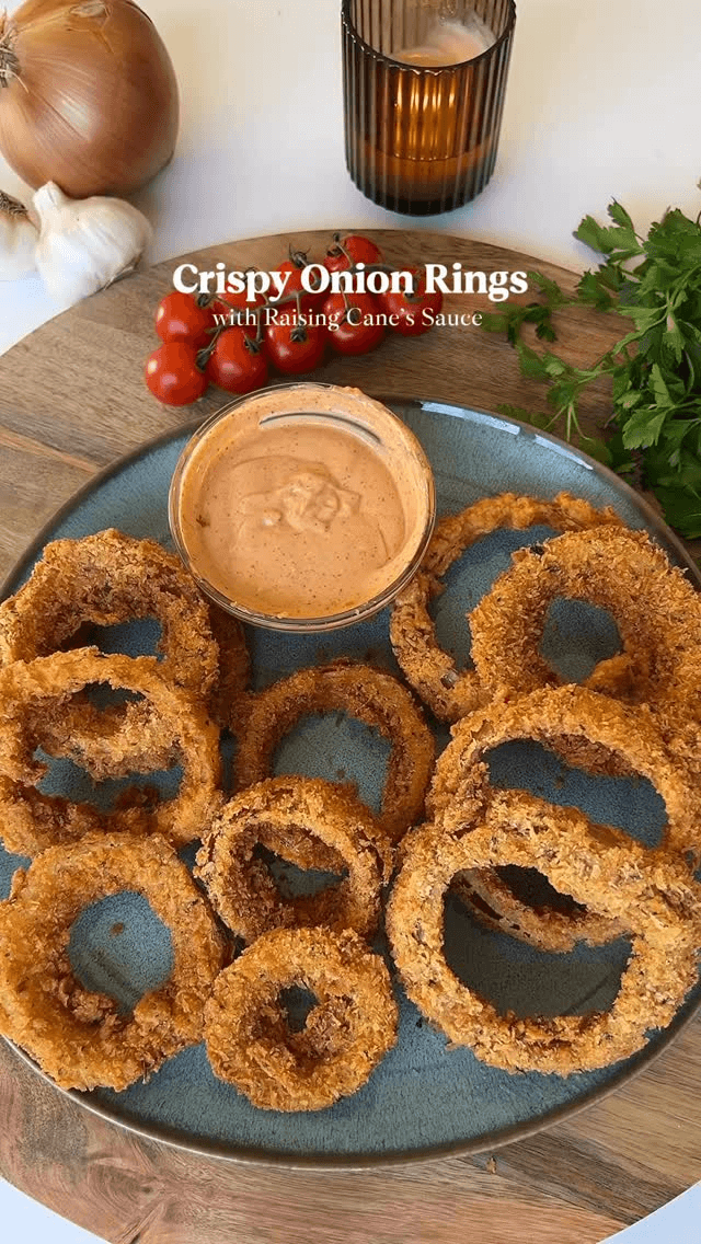 Crispy Onion Rings with Raising Cane's Sauce