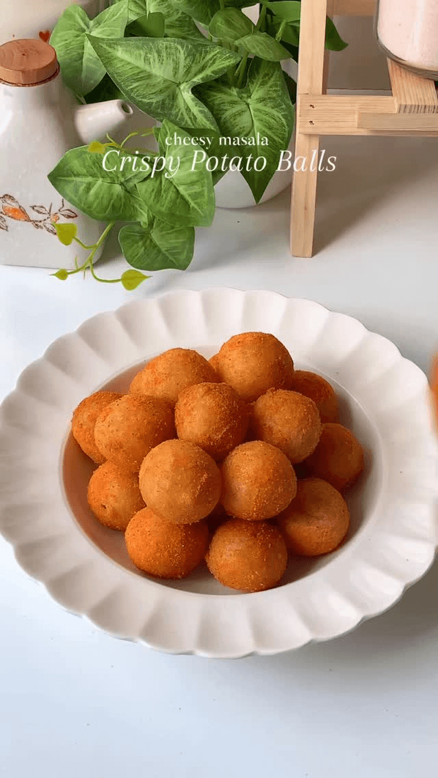 치즈 마살라 크리스피 감자볼 Thumbnail