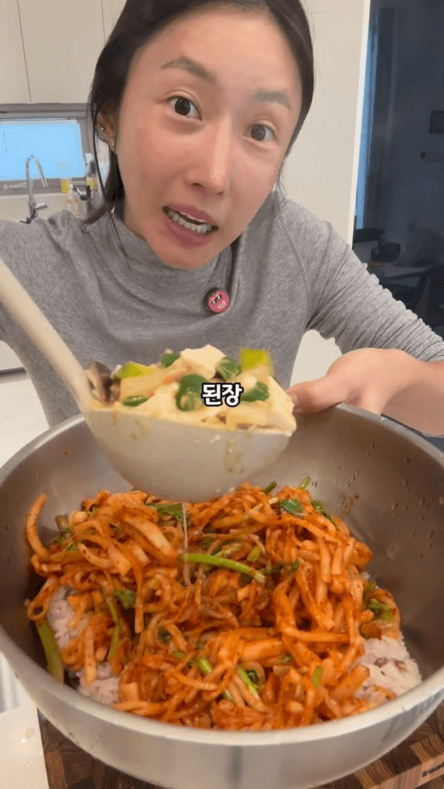 무생채와 된장찌개로 만드는 비빔밥 Thumbnail