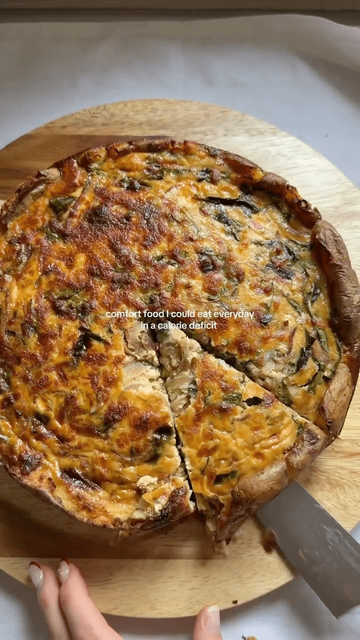 QUICHE MIT KARTOFFELKRUSTE, ROTEN ZWIEBELN UND HÜTTENKÄSE Thumbnail