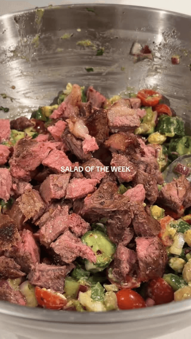 그리스 병아리콩과 페타치즈를 곁들인 스테이크 샐러드 Thumbnail