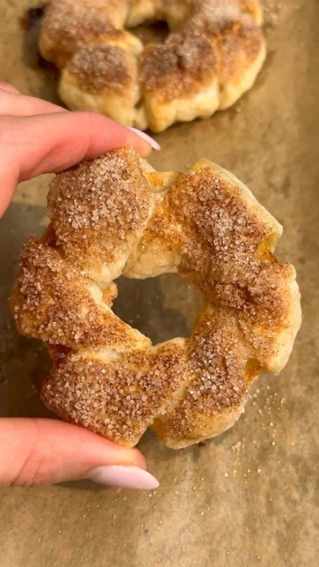 퍼프 페이스트리 애플 링 Thumbnail