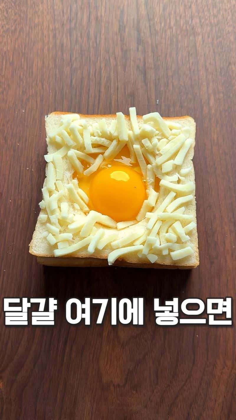치즈 풍미 가득한 계란 토스트 Thumbnail