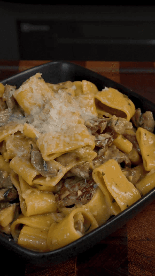 Pasta Cremosa con Carne y Champiñones Thumbnail