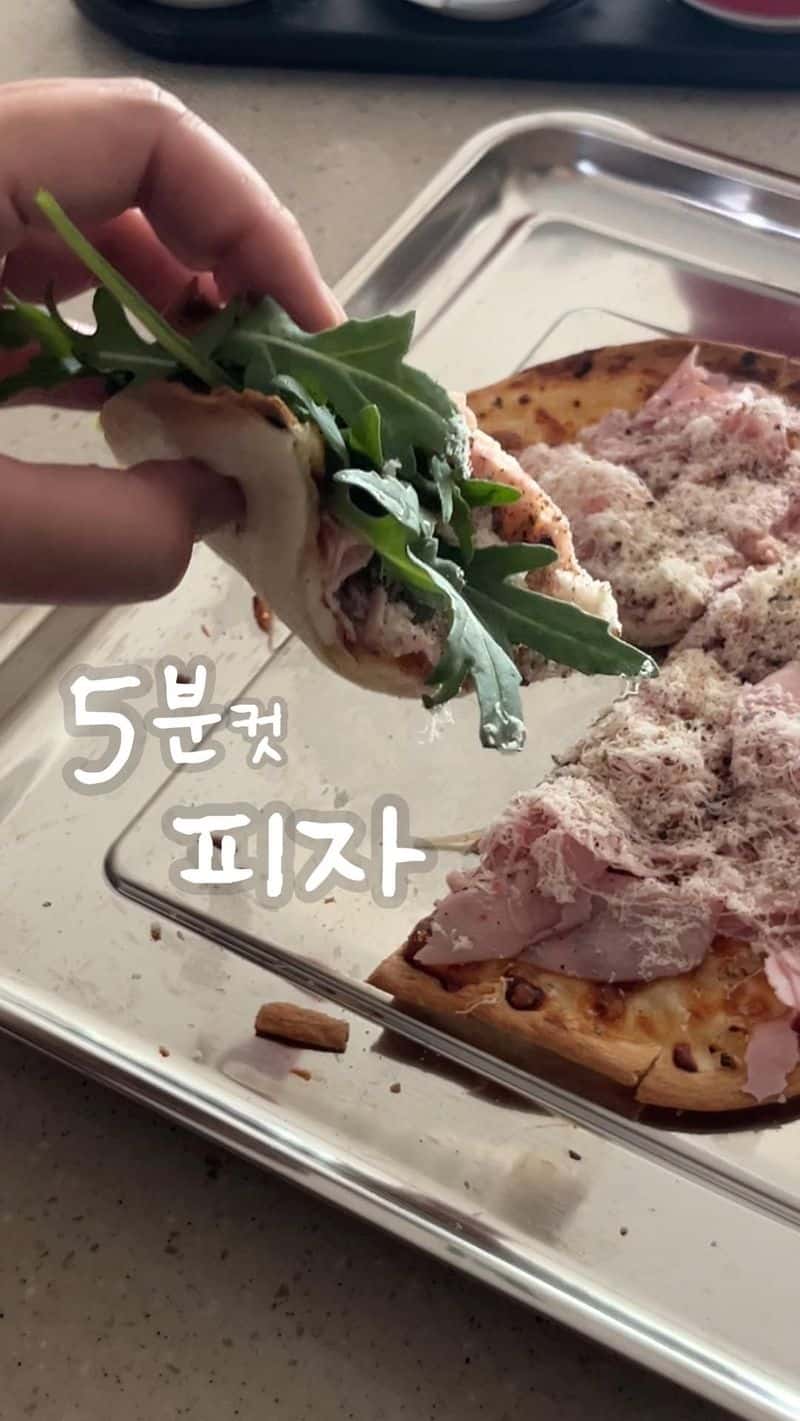 3일 연속 만들어 먹은 초간단 마늘 꿀 또띠아 피자 Thumbnail