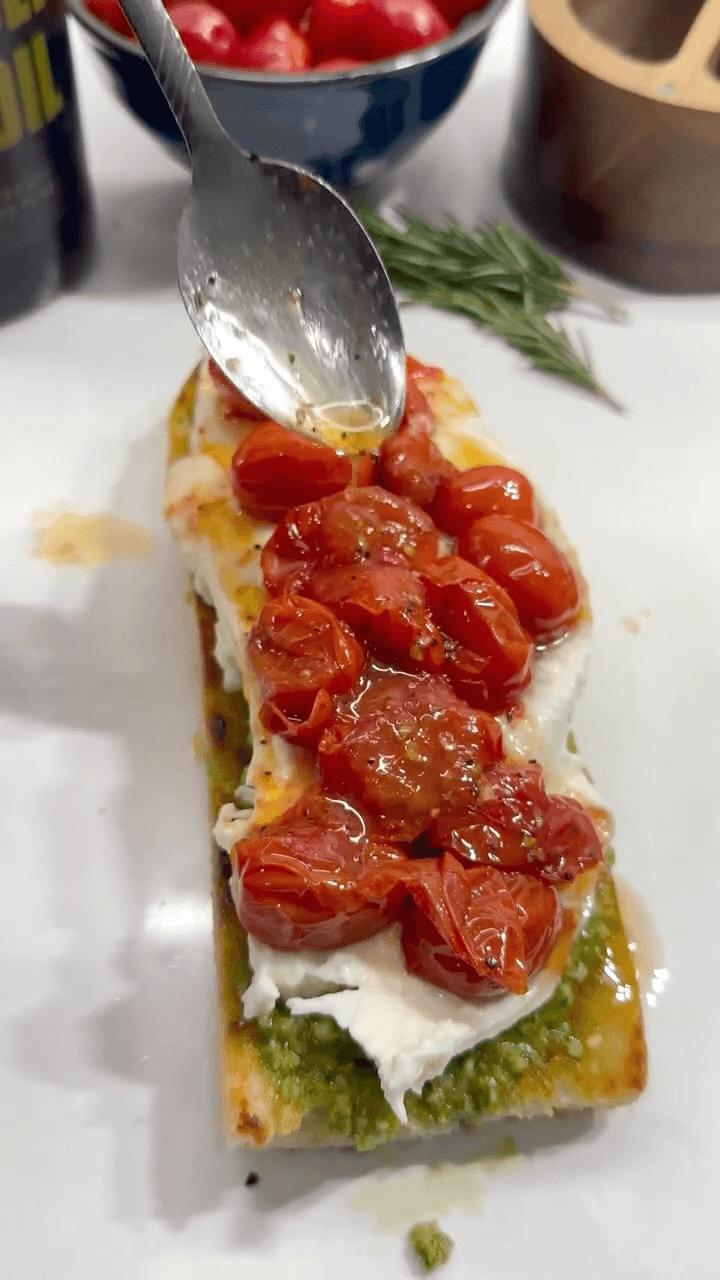 Burrata-Caprese-Sandwich mit Kirschtomaten-Confit Thumbnail