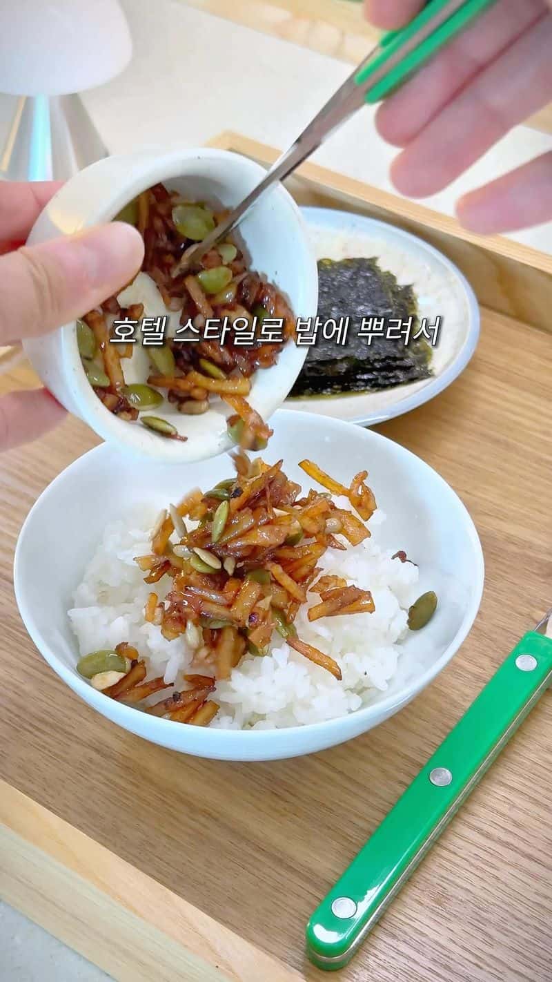 뿌려먹고 비벼먹는 호텔 스타일 진미채 Thumbnail