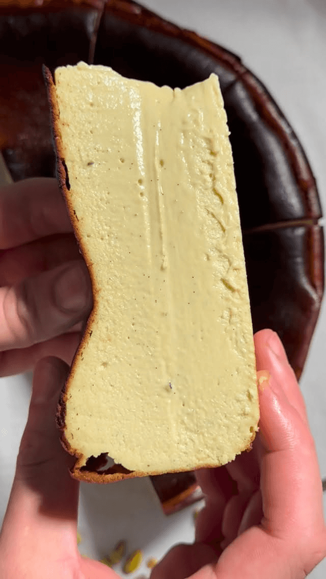Pastel de Queso Vasco con Pistacho Thumbnail