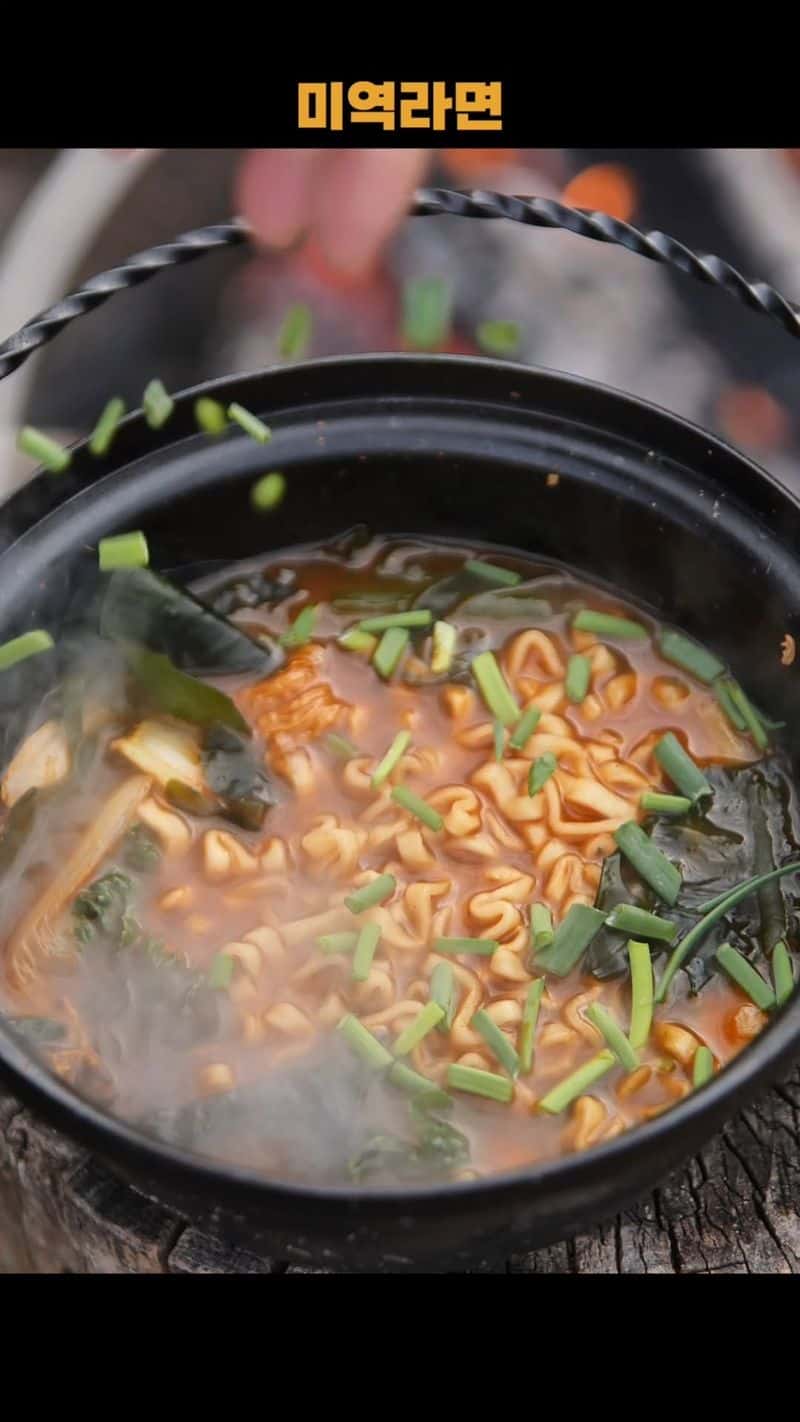 캠핑요리 미역라면 Thumbnail