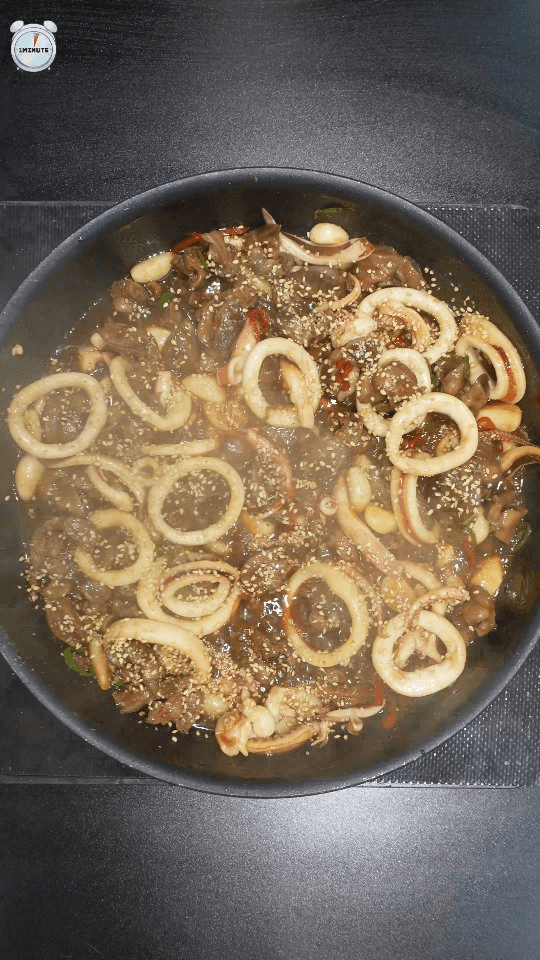 청주 명물! 똥집반 오징어반 볶음 (똥반오반) Thumbnail