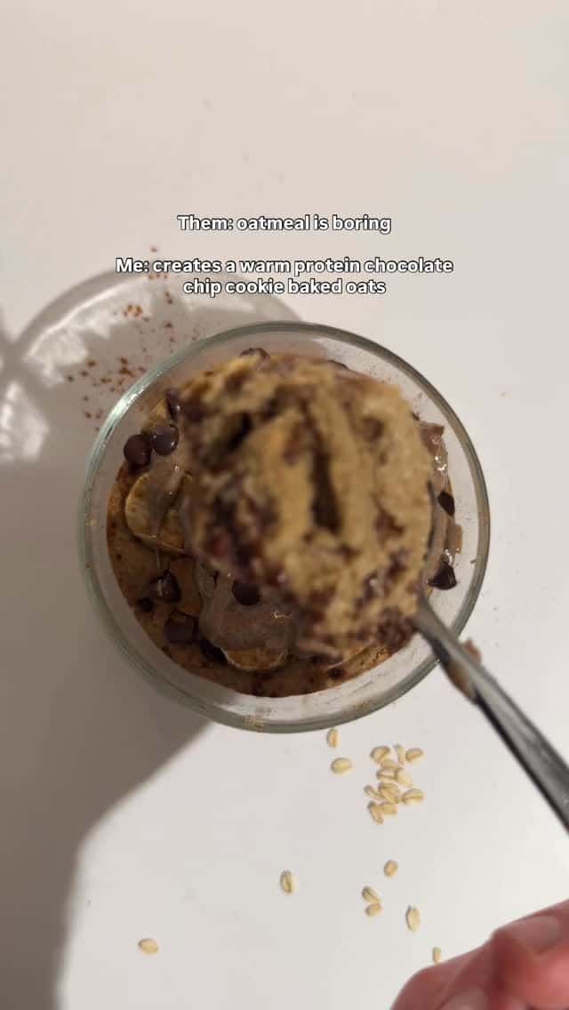 따뜻한 프로틴 초콜릿 칩 쿠키 베이크드 오트밀 Thumbnail