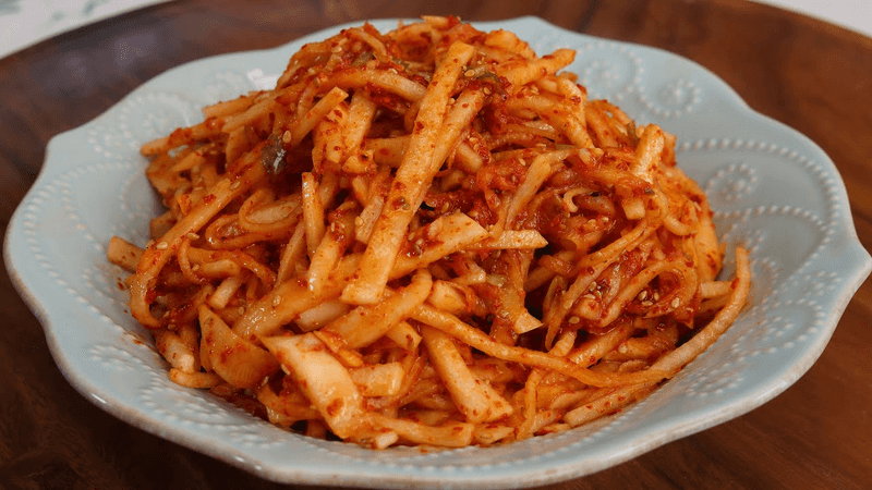 Korean Radish Salad (Mu-saengchae)