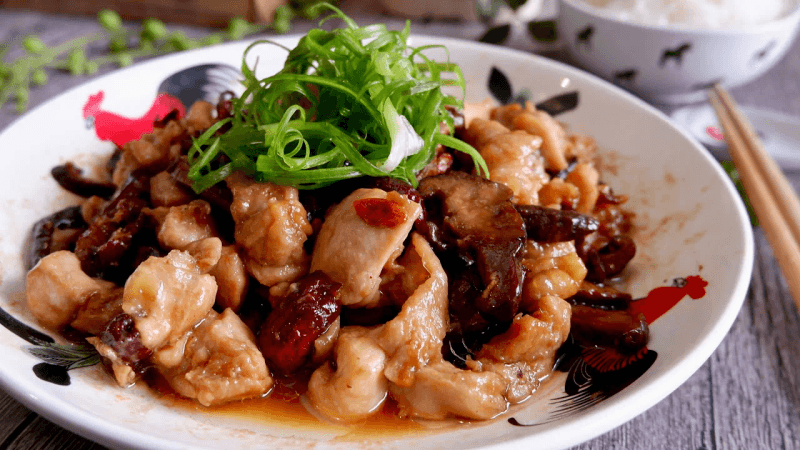 Juicy Steamed Chicken with Mushrooms & Red Dates