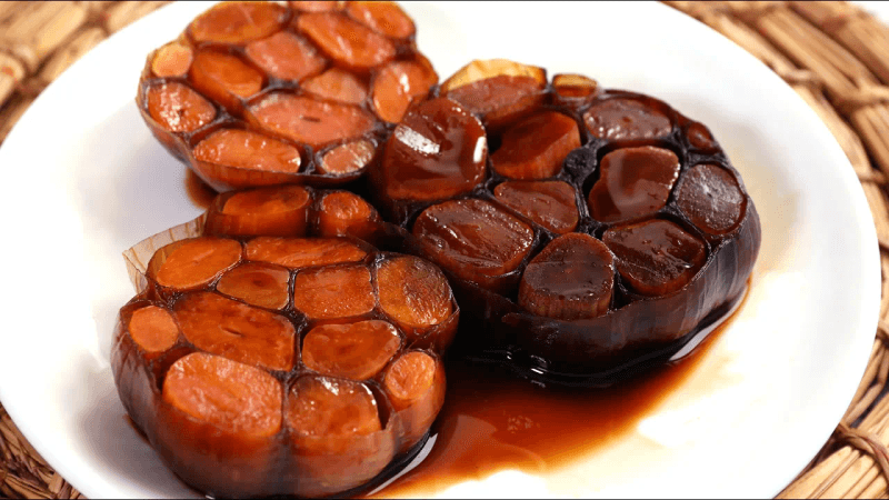 Korean Pickled Garlic (Tongmaneul Jangajji)