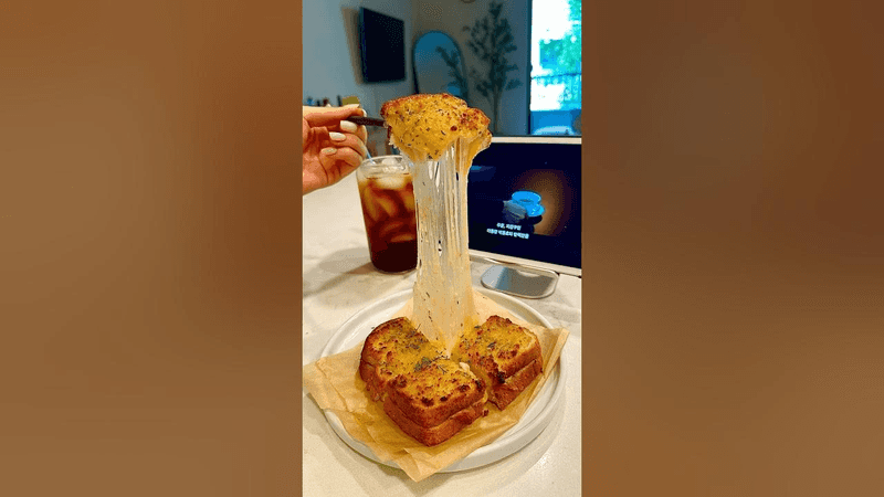 A Must-Try Snack: Honey Garlic Bread