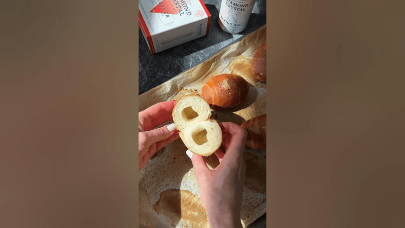 Rollos de Mantequilla y Sal Crujientes Thumbnail