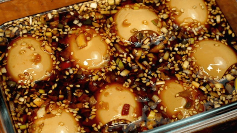 계란 졸이지 마세요! 이렇게 하면 누구나 맛있게 만들 수 있습니다~ 장조림 보다 10배 맛있는 달지않은 반숙 계란장 만드는법 Thumbnail