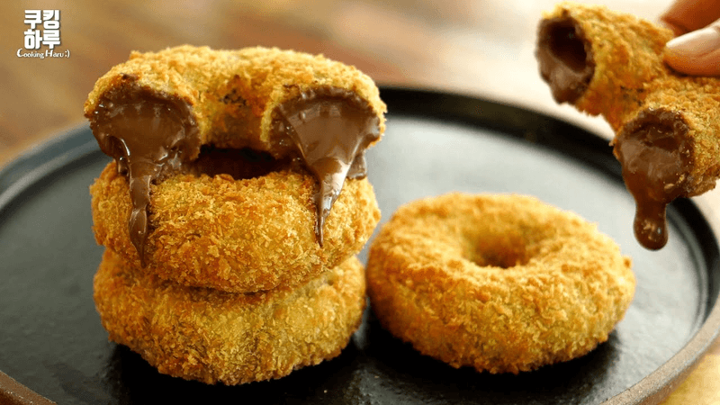 겉은 바사삭!! 속은 촉촉한!! 완벽한 초콜릿 도넛 Thumbnail