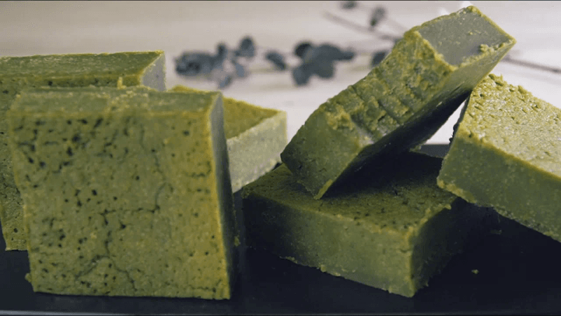 브라우니만 1000번 만들어본 초코 덕후의 쫜쫜쫀쫀 녹차 브라우니 만들기!🌿 Thumbnail