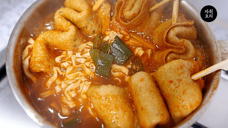 매운 어묵 칼국수 Thumbnail