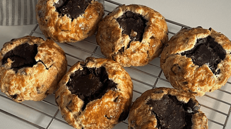 초코크림치즈 스콘 "아몬드 봉봉 맛" Thumbnail