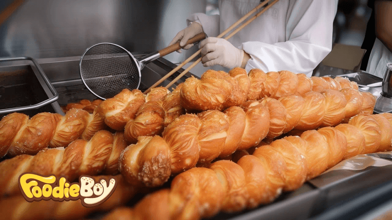 광장시장 찹쌀꽈배기 Thumbnail